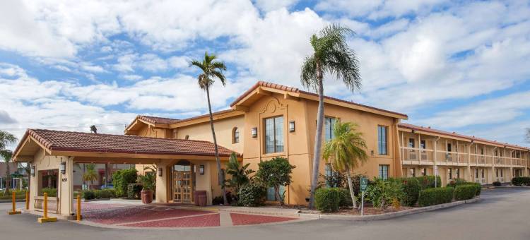 迈尔斯堡中心温德姆贝蒙特酒店(Baymont by Wyndham Fort Myers Central)图片