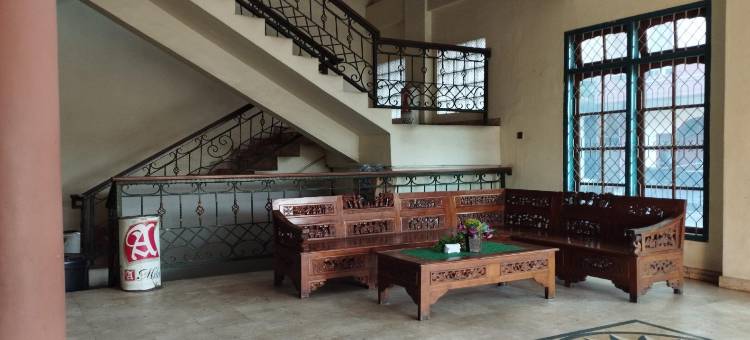 Hotel O 卡鲁尼亚旅馆靠近卡廷甘瓜拉区选举委员会秘书处办公室(Hotel O Losmen Karunia Katingan Near Kantor Sekretariat Ppk Katingan Kuala)图片