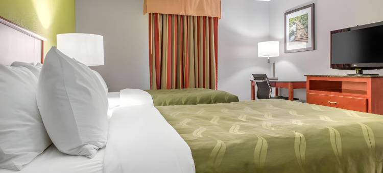 西贝德福德凯艺套房酒店(Quality Inn & Suites Bedford West)图片