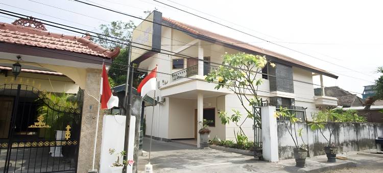 红多兹酒店-近谏义里浸信会医院(RedDoorz Near Rumah Sakit Baptis Kediri)图片