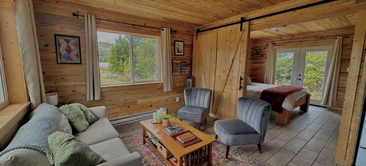 Peaceful Cabin w/ Waterfall near Glacier Natl Park图片
