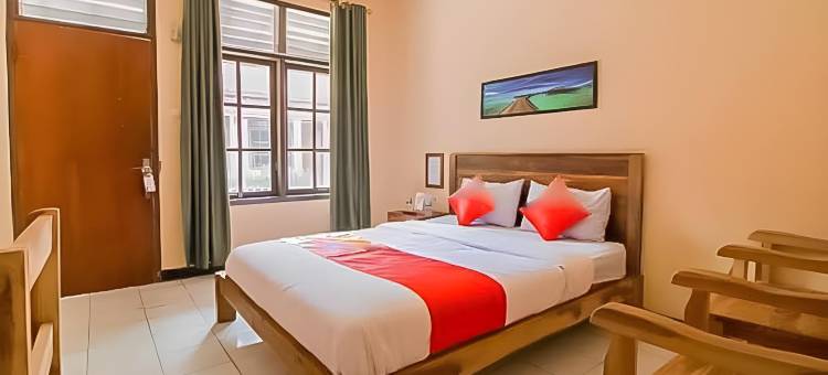 红多兹酒店-皇后港湾海滩2号(RedDoorz @ Pantai Pelabuhan Ratu 2)图片