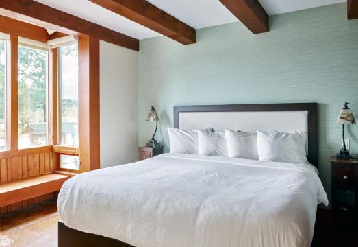 Ocean's EdgeHotel Overview