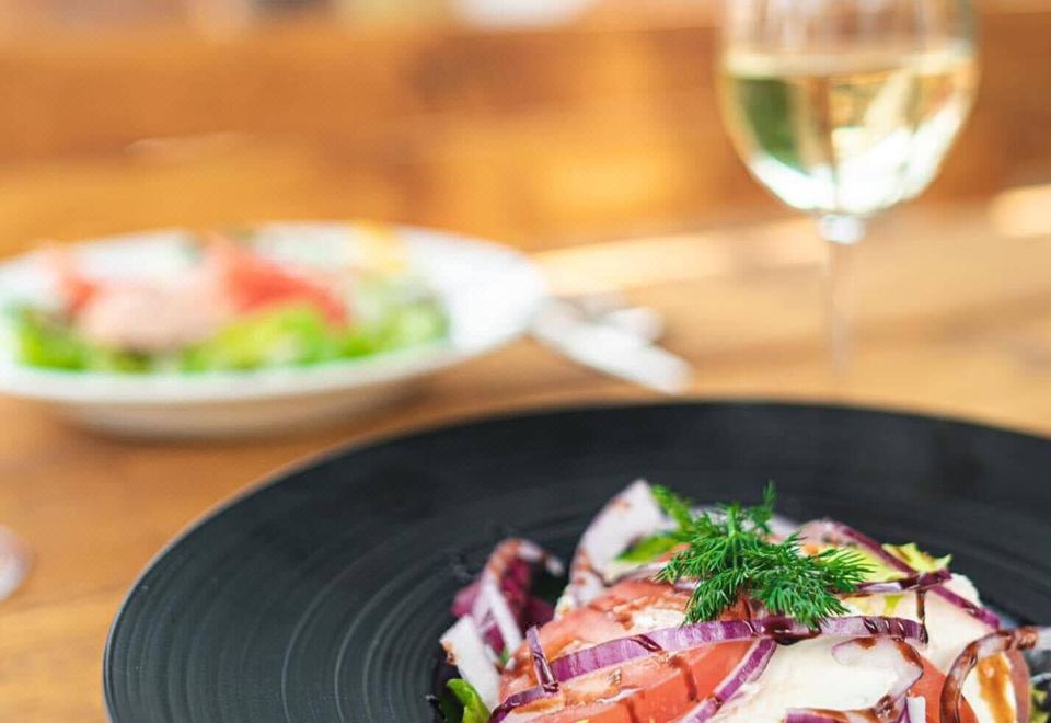 The Mug House Inn Over view