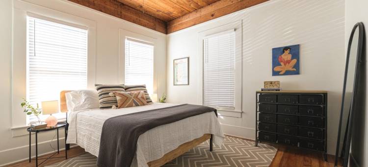 恢复的1930年代上城平房，距离Magnolia Silos 2分钟路程(Restored 1930s Uptown Bungalow 2 Min. to Magnolia)图片