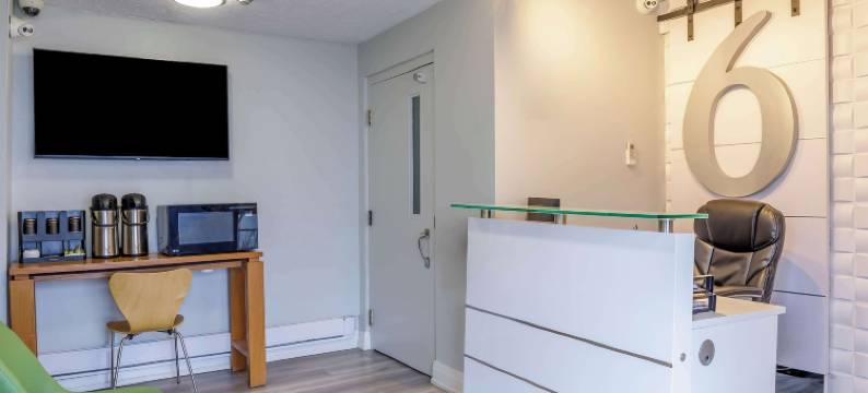 尼亚加拉瀑布6号汽车旅馆，安大略省 – 瀑布附近(Motel 6 Niagara Falls, on Near the Falls)图片