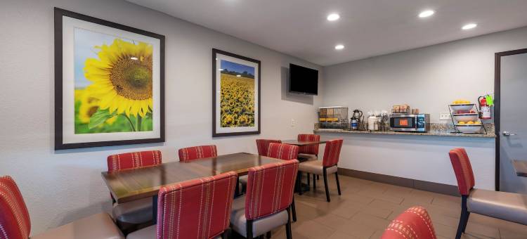 海斯I-70舒适套房酒店(Comfort Inn & Suites Hays I-70)图片