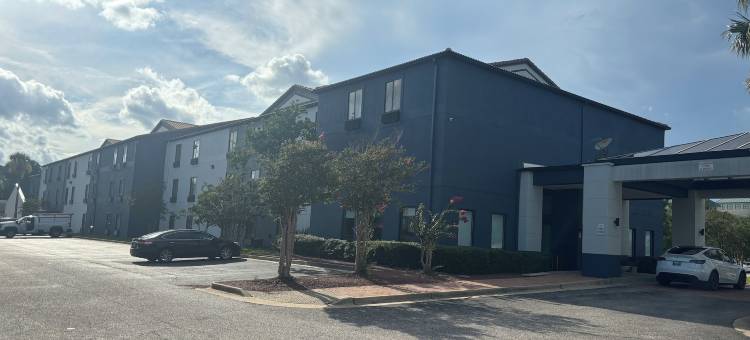 机场大道I-65凯艺套房酒店(Quality Inn & Suites at Airport Blvd I-65)图片