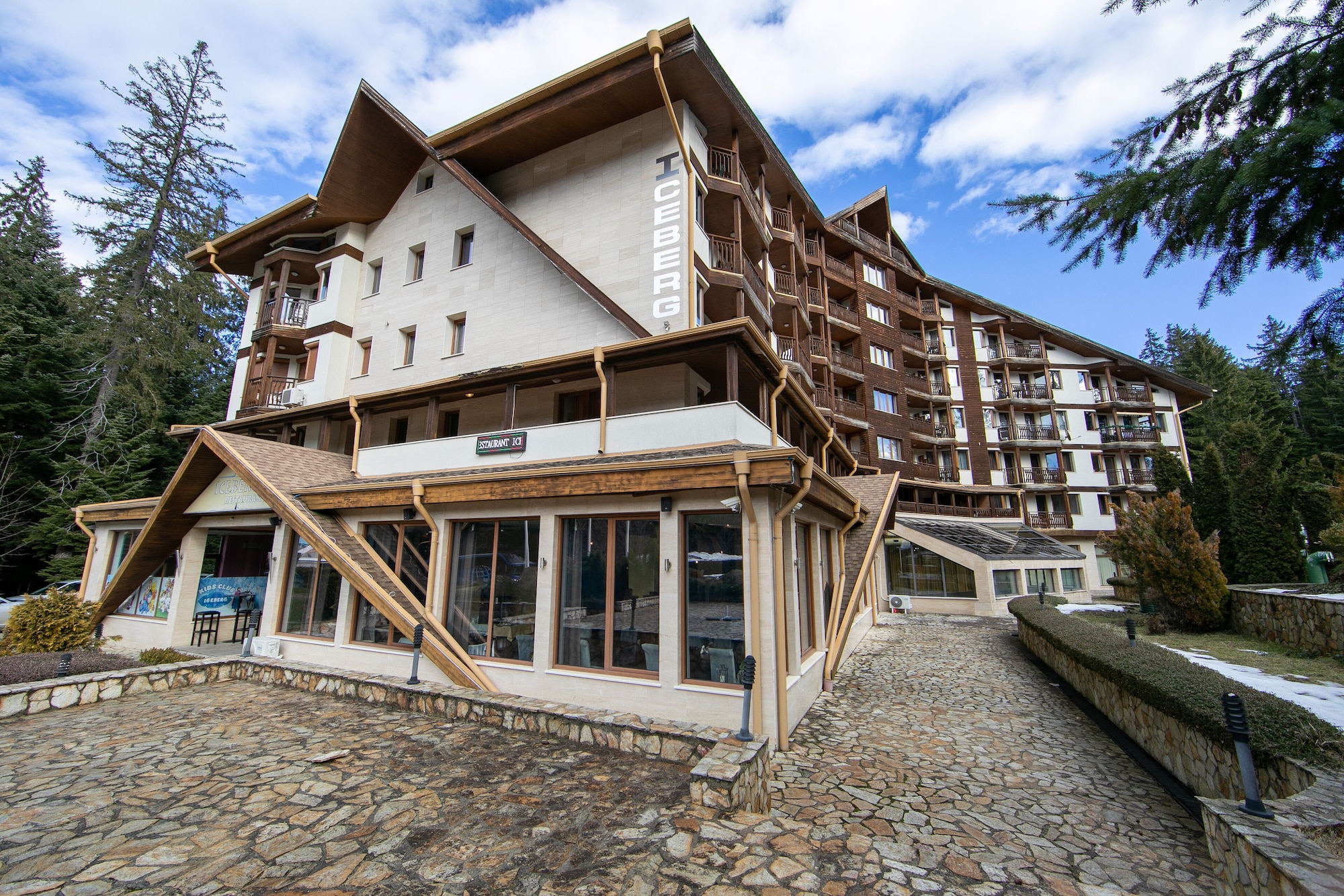 Hotel Iceberg Over view