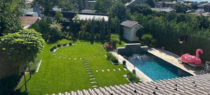 First Apartments图片