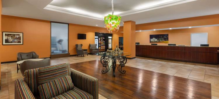 圣安东尼奥医疗中心西北拉昆塔温德姆套房酒店(La Quinta Inn & Suites by Wyndham San Antonio Medical Ctr NW)图片