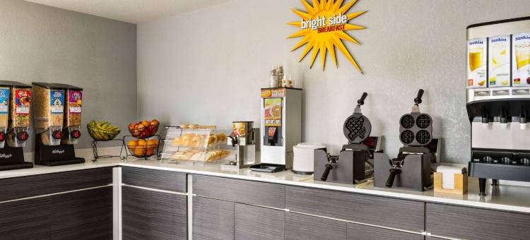 圣安东尼奥拉克兰拉昆塔温德姆酒店(La Quinta Inn by Wyndham San Antonio Lackland)图片