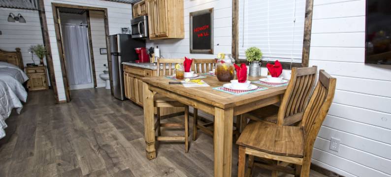 斯戴特莱恩小屋房车酒店(Stateline Cabins & RV)图片