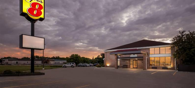 沃特敦威斯康辛速8酒店(Super 8 by Wyndham Watertown WI)图片