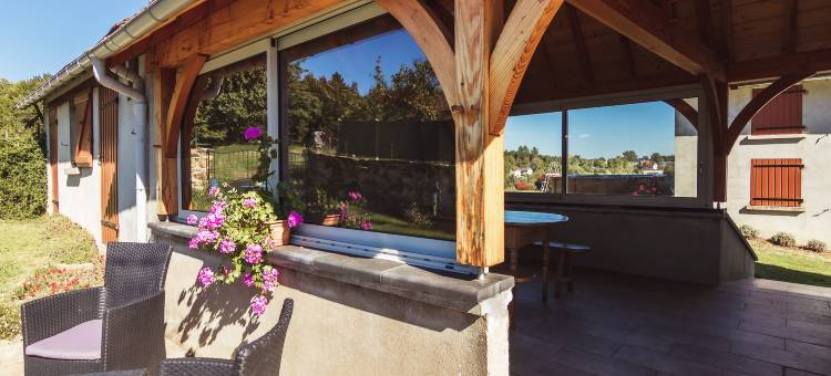 Beautiful holiday home near lake and forest图片
