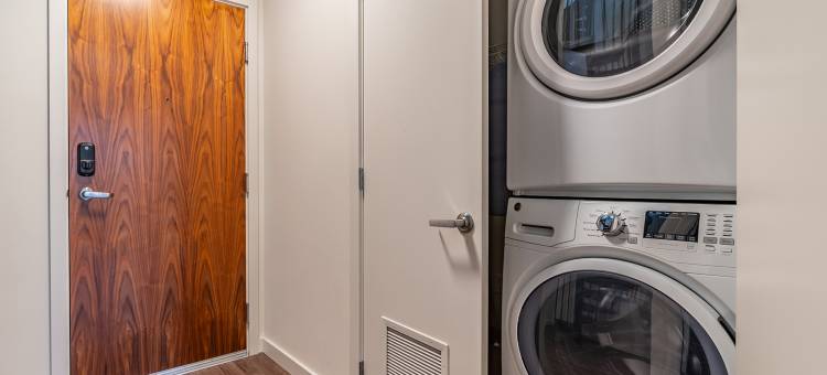 2BR Penthouse | Deck, Gym | Bellevue | Sophari B图片