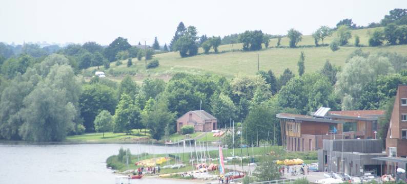 Cottage in France with Lake View图片