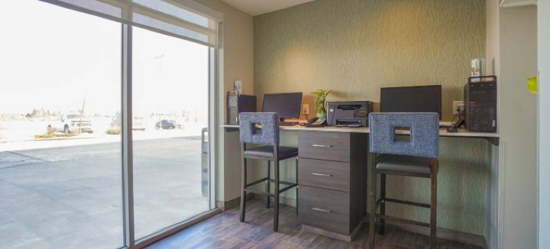 Airdrie Inn and Suites图片