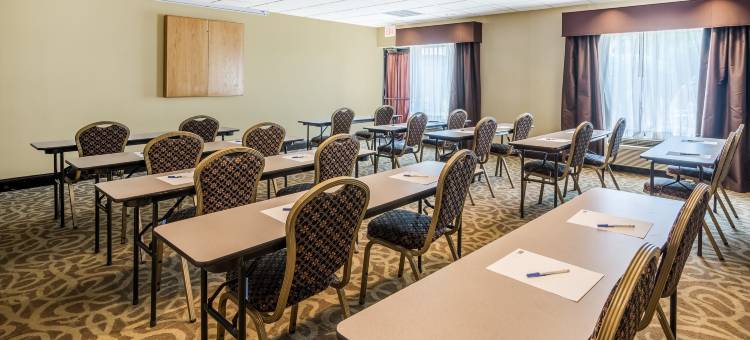 智选假日套房酒店东北镇(Holiday Inn Express & Suites NORTH EAST by IHG)图片