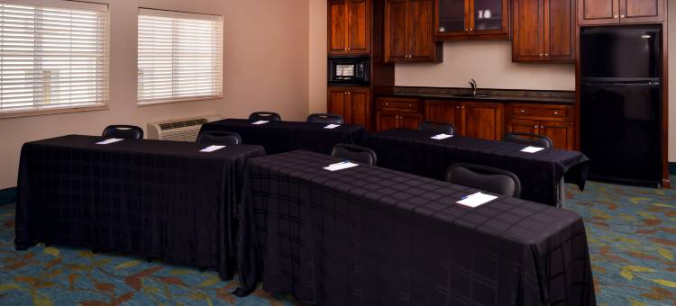 Candlewood Suites 布卢明顿 - 正常 by IHG(Candlewood Suites Bloomington-Normal by IHG)图片