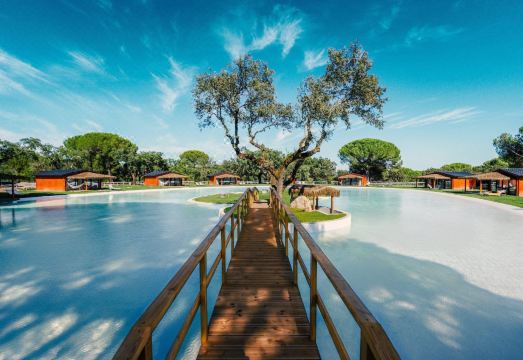 Chalet do Lago Hotel Overview