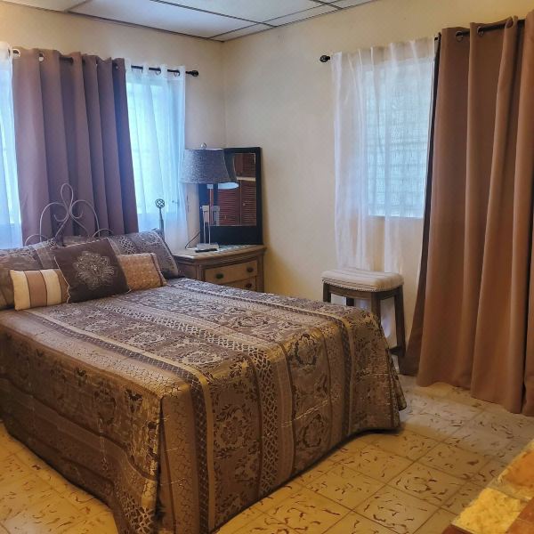 靠近海滩的舒适角落，带泳池(Cozy Corner With Pool Minutes Away From the Beach)图片