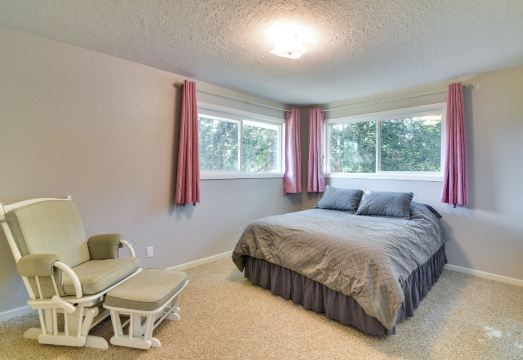 Serene Forest Grove Home w/ Deck & Stunning Views! Hotel Overview