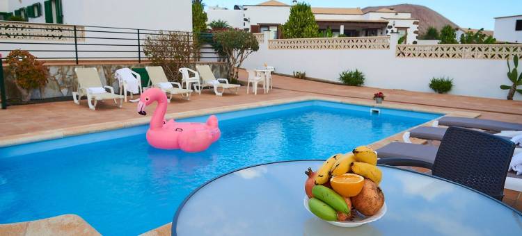 Spacious Holiday Home in La Oliva图片
