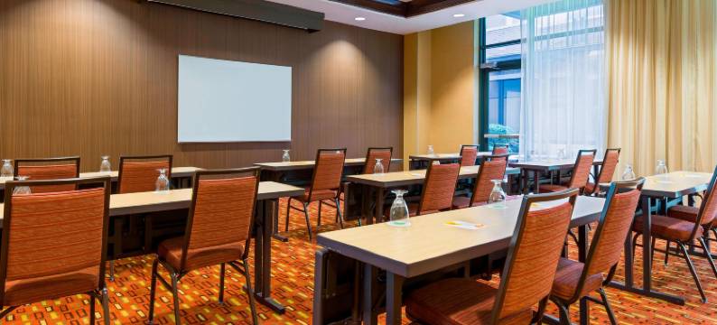 小石城市中心万怡酒店(Courtyard Little Rock Downtown)图片