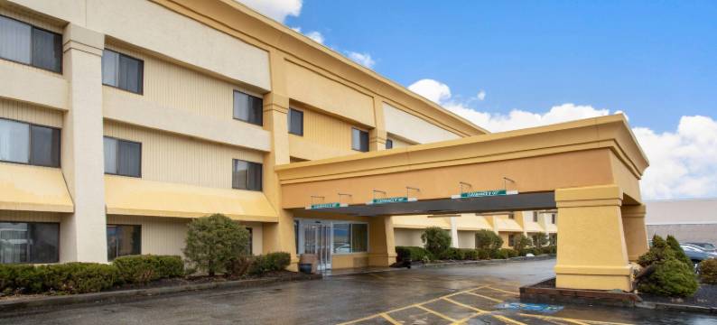 奥本伍斯特拉昆塔温德姆酒店(La Quinta Inn by Wyndham Auburn Worcester)图片