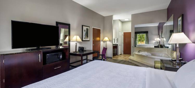路易维尔东拉昆塔温德姆套房酒店(La Quinta Inn & Suites by Wyndham Louisville East)图片