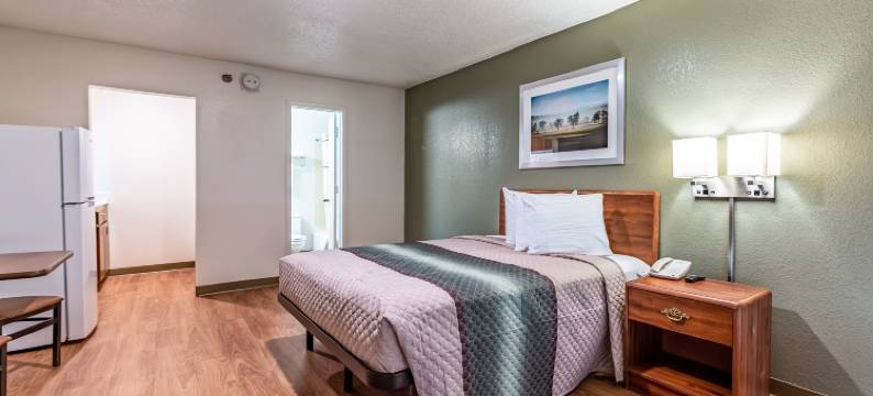 亚特兰大东北-诺克罗斯市中心霍姆汤开放式公寓(HomeTowne Studios by Red Roof Atlanta - Norcross Downtown)图片