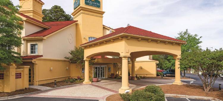 教堂山大学区拉昆塔温德姆套房酒店(La Quinta Inn & Suites by Wyndham Univ Area Chapel Hill)图片