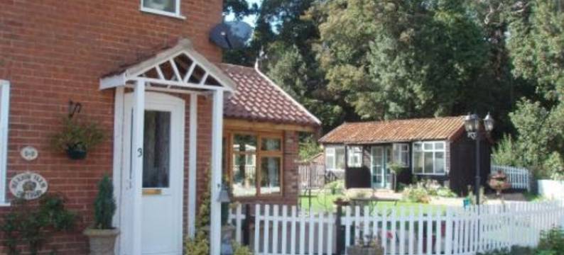 草原农场小屋酒店(Meadow Farm Cottage)图片