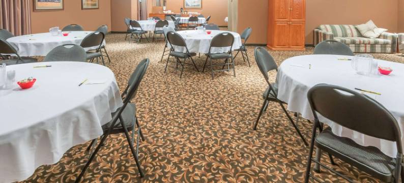 三山温德姆速8酒店(Super 8 by Wyndham Three Hills AB)图片