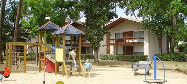 阿祖雷亚龙瑟莱班酒店(Azureva Ronce les Bains)图片