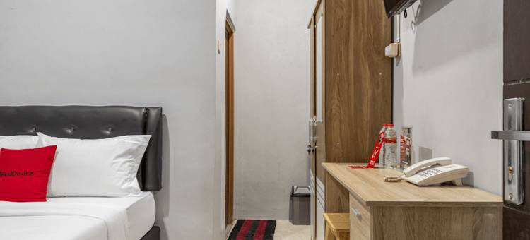 红多兹酒店@泗水耶穆尔萨利2号(RedDoorz @ Jemursari Surabaya 2)图片