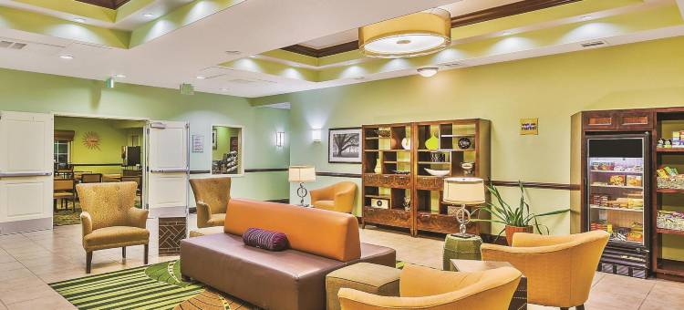 弗雷斯诺西北拉昆塔温德姆套房酒店(La Quinta Inn & Suites by Wyndham Fresno Northwest)图片