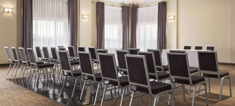 蒙特利尔机场会议中心戴斯酒店(Days Inn by Wyndham Montreal Airport Conference Centre)图片