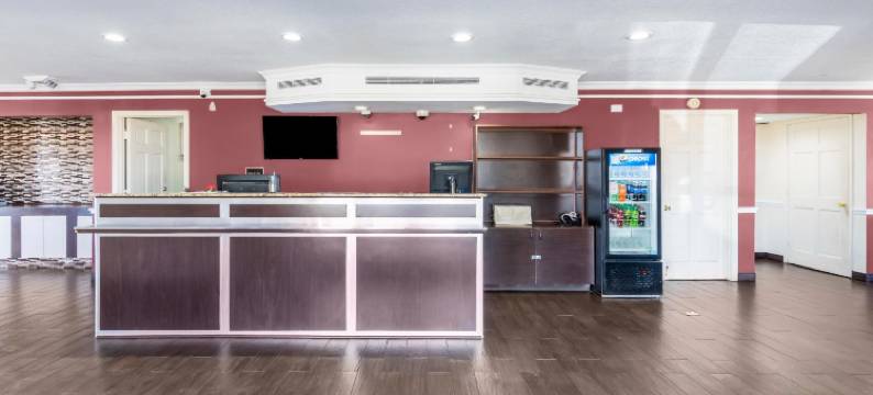 OYO塔尔萨北谢里登路机场酒店(OYO Hotel Tulsa N Sheridan Rd & Airport)图片