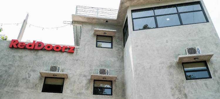 红门附近的跨工作室购物中心西布布尔 3(RedDoorz Near Trans Studio Mall Cibubur 3)图片