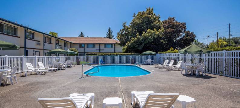 梅德福机场品质套房酒店(Quality Inn & Suites Medford Airport)图片