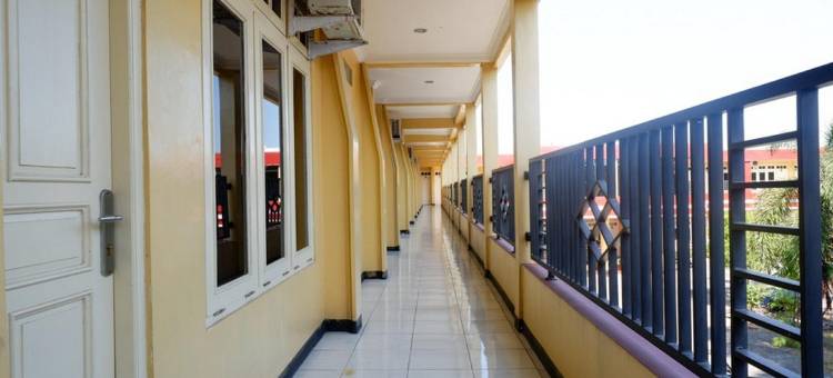 红多兹Plus酒店-近甲亮库苏马体育场(RedDoorz Plus Near Stadion Wijaya Kusuma)图片