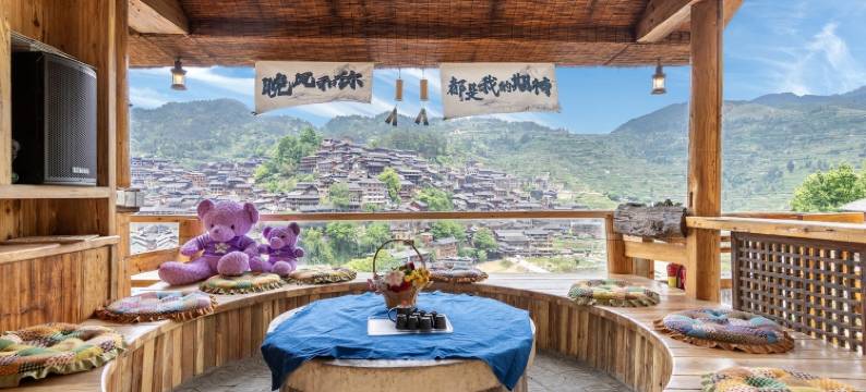 花开半夏全景美宿西江苗寨观夜景店客栈(游方街分店)图片