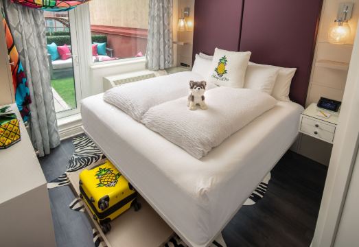 Staypineapple, An Artful Hotel, Midtown New York Hotel Overview