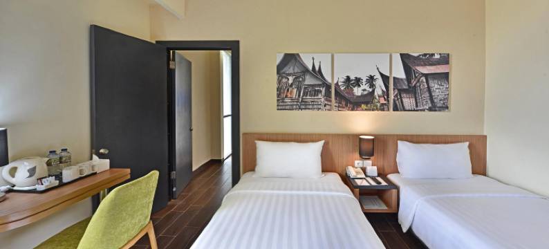 怀兹尊贵酒店酒店-巴东哈蒂布苏莱曼(Whiz Prime Hotel Khatib Sulaiman Padang)图片