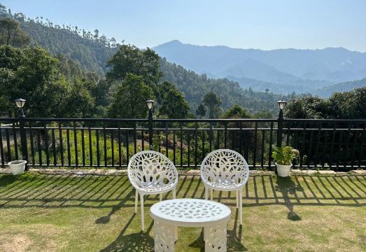 Home Zone Cozy Cottage with Mountain Views Hotel Overview