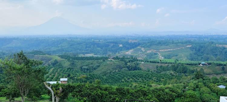 位于贝拉斯塔基的4卧室别墅-1000平方米|带5个独立浴室(Beyond The Clouds | Villa Di Atas Embun)图片