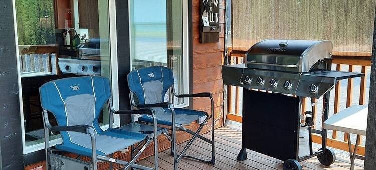 Beautiful newer 2 bed/2bath home with hot tub in Two Rivers North图片