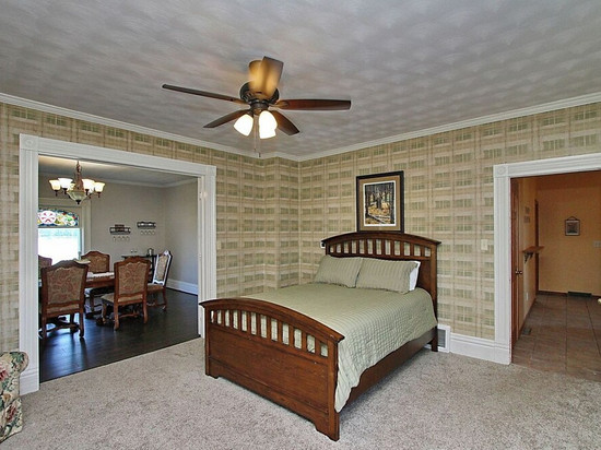 Riverside cozy 4-bedroom house in charming Sabula with WiFi, AC